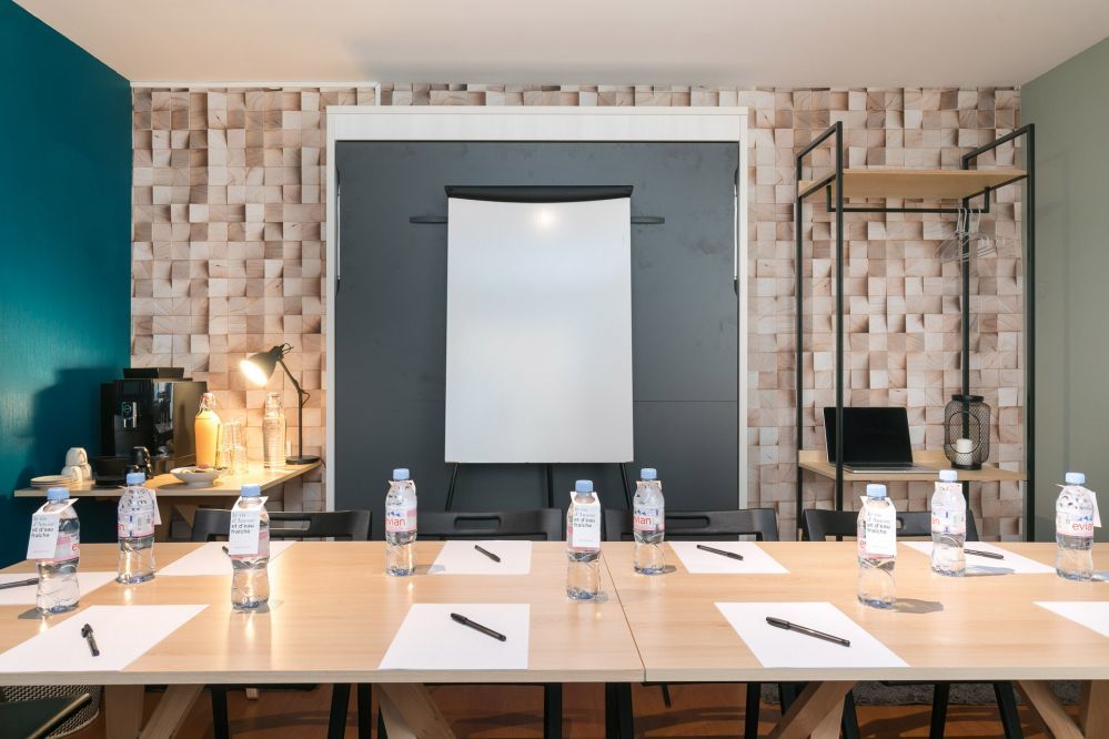Hotel BootCamp by HappyCulture - Meeting Room