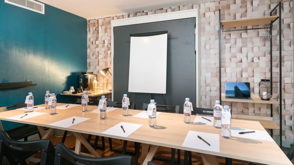 Hotel BootCamp by HappyCulture - Meeting Room